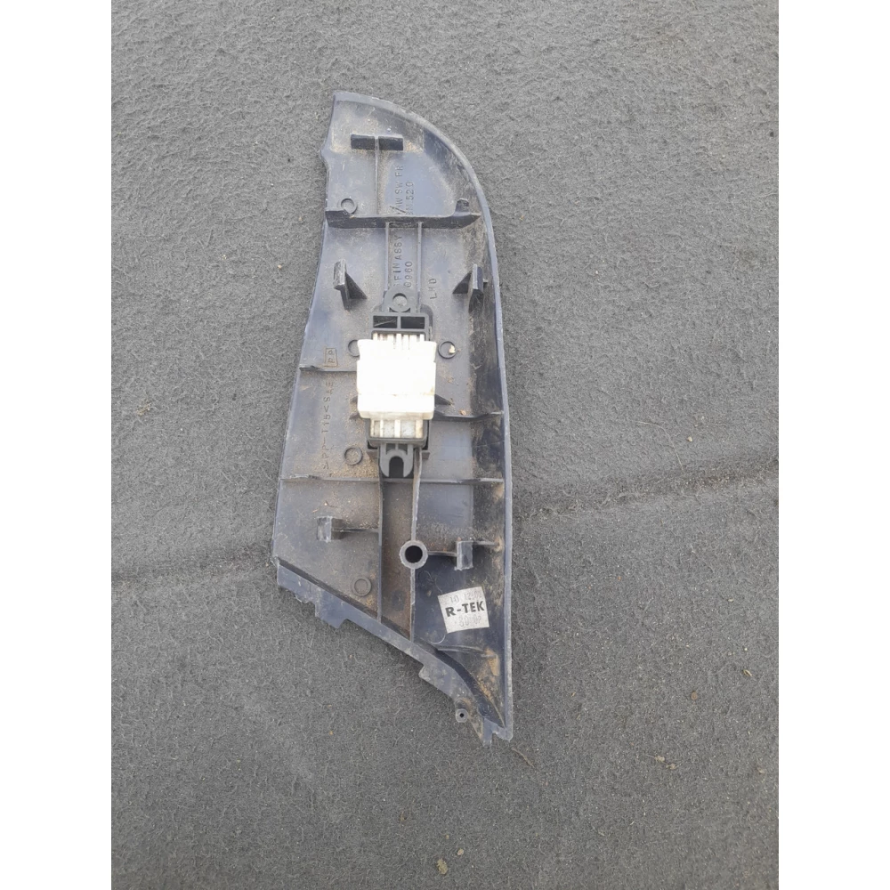 Правая кнопка стеклоподёмника Nissan Primera