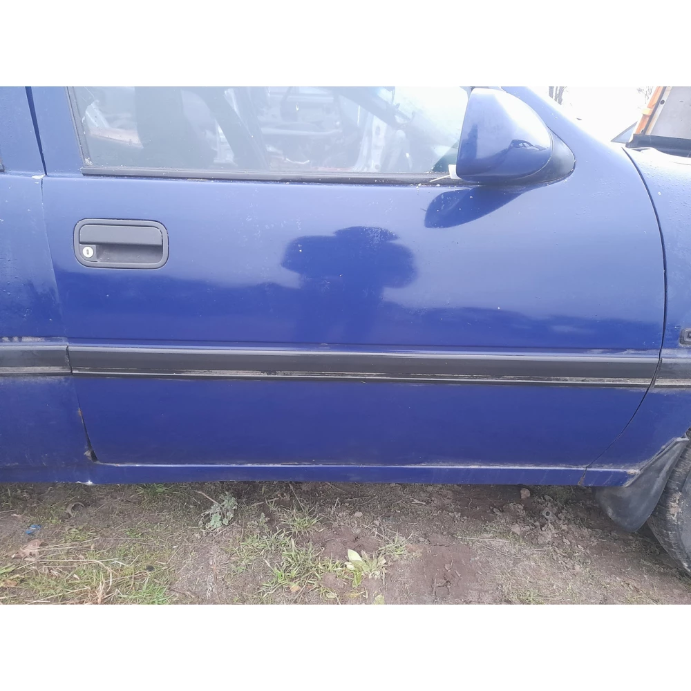 Передняя правая дверь Opel Vectra A