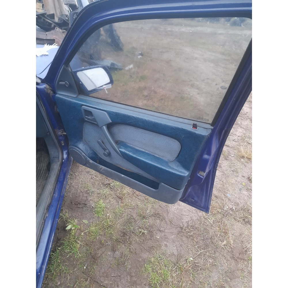 Передняя правая дверь Opel Vectra A