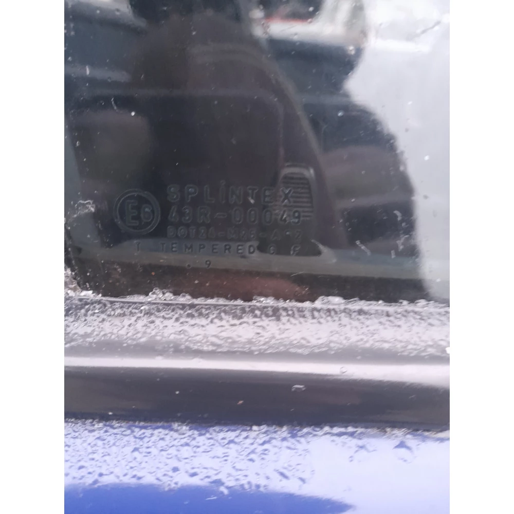 Переднее правое скло Opel Vectra A