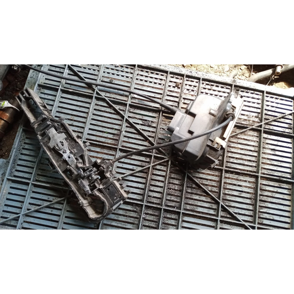 820028463 замок задней правой двери Renault Scenic