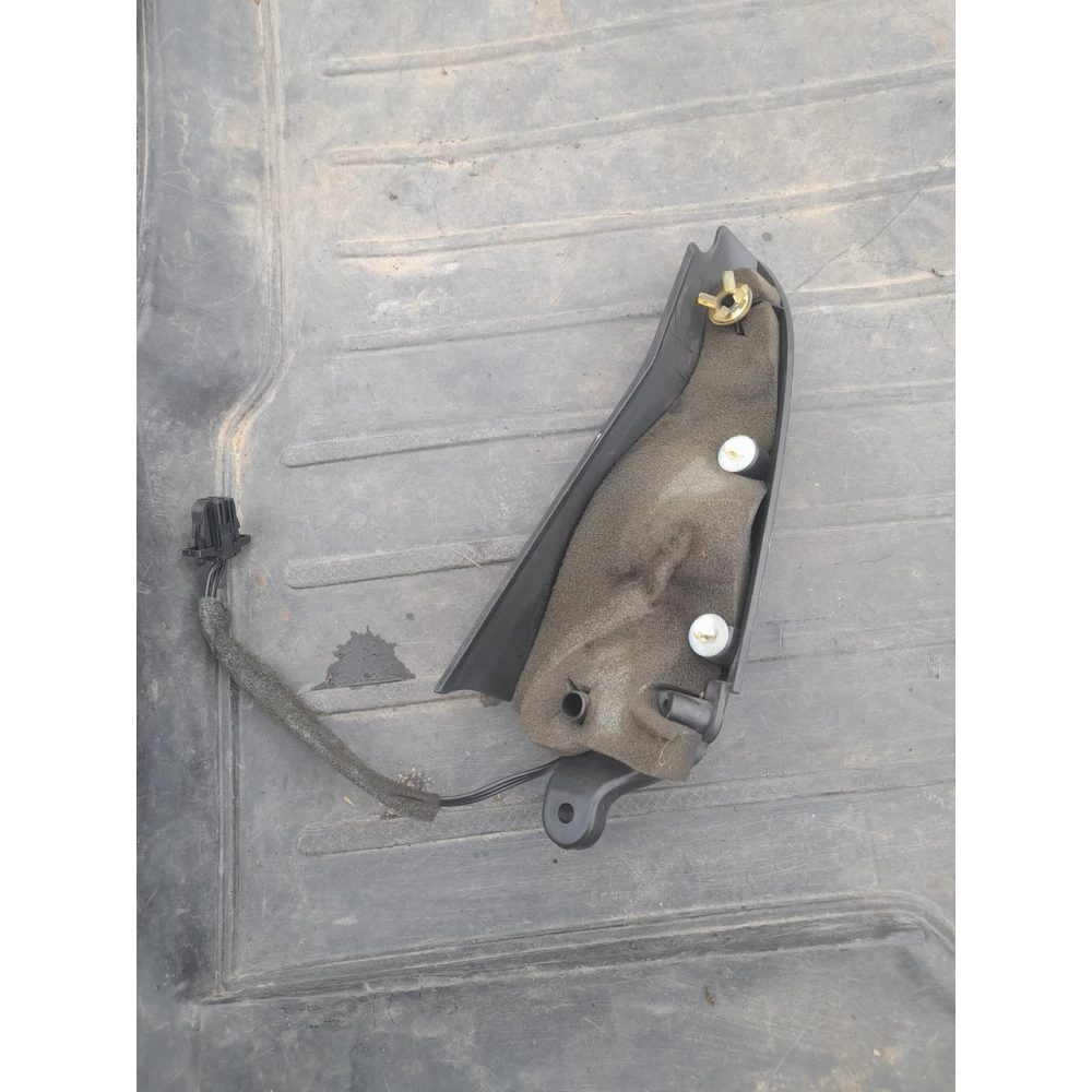 Правая заглушка дзеркала vw Golf 5 +