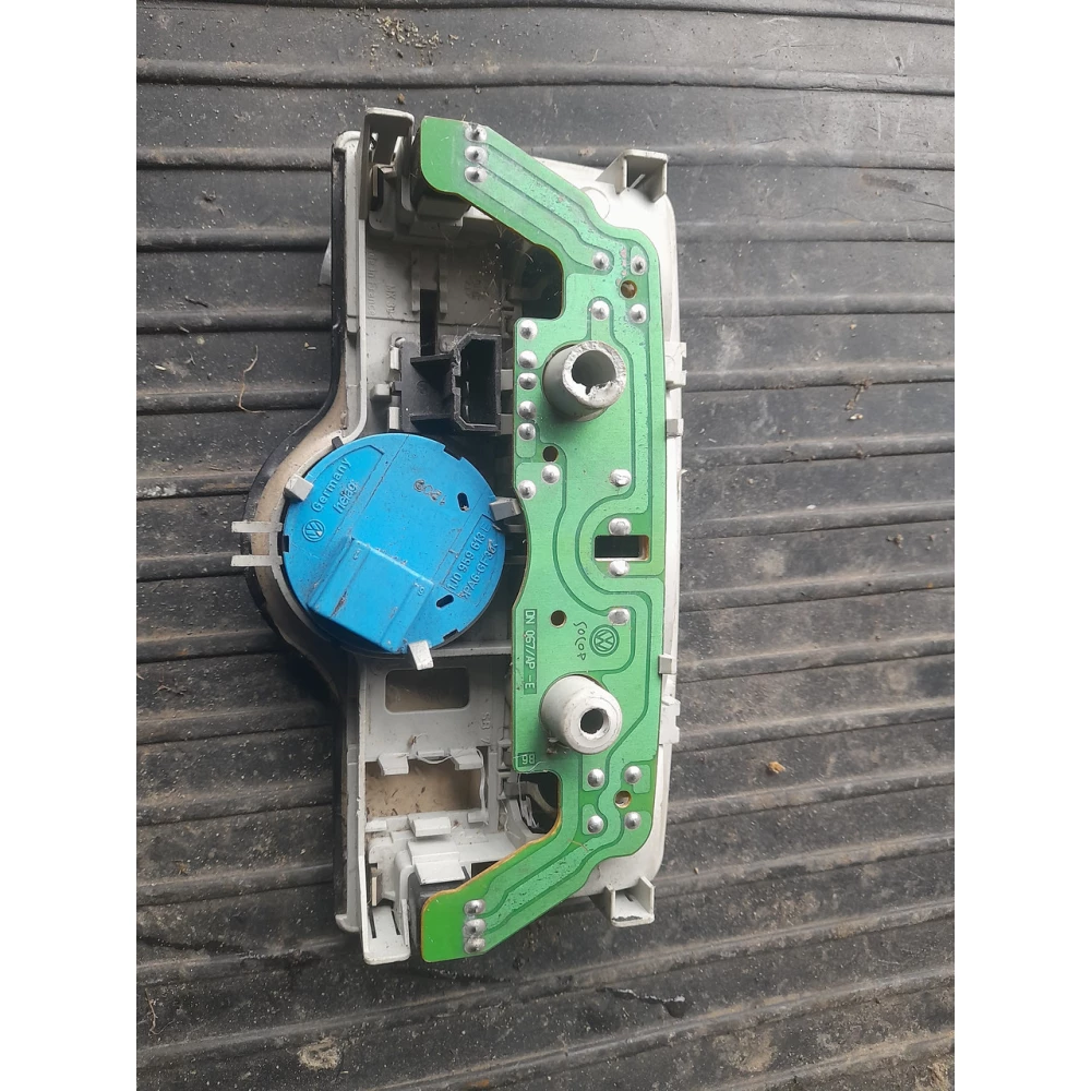 Плафон потолка VW  Touran