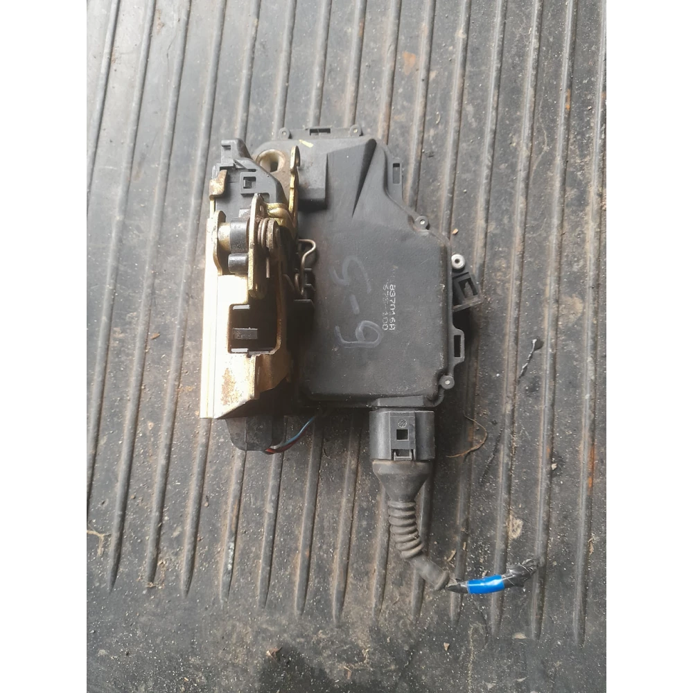 Правый замок двери Vw Passat B5