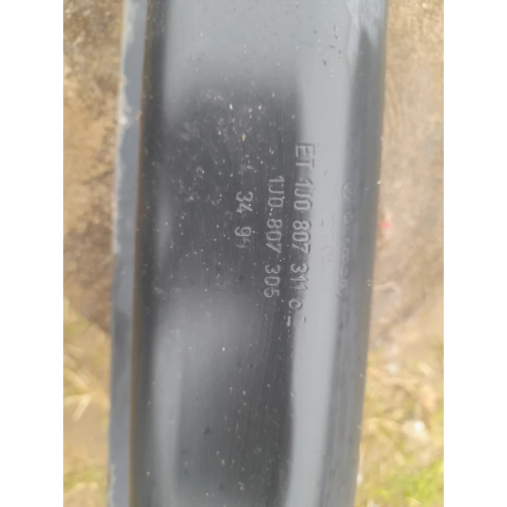 Усилитель  заднего бампера Vw Golf 4