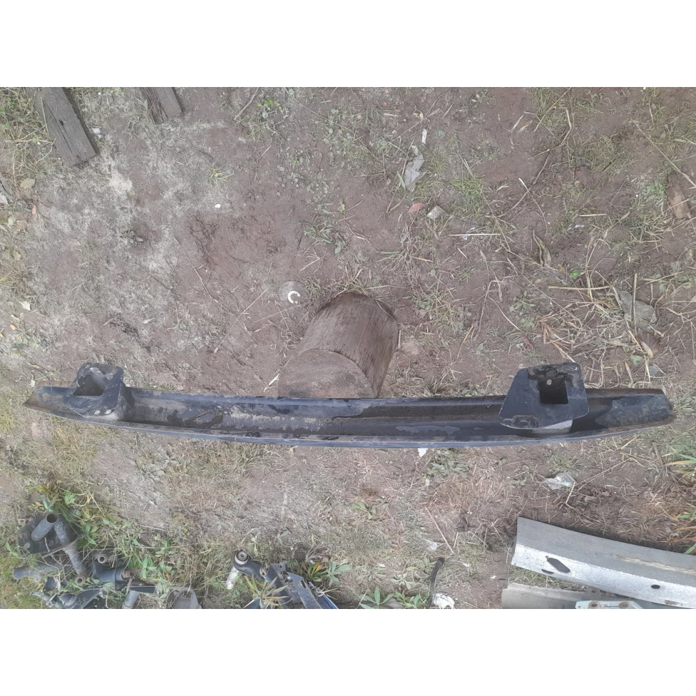 Усилитель  заднего бампера Vw Golf 4