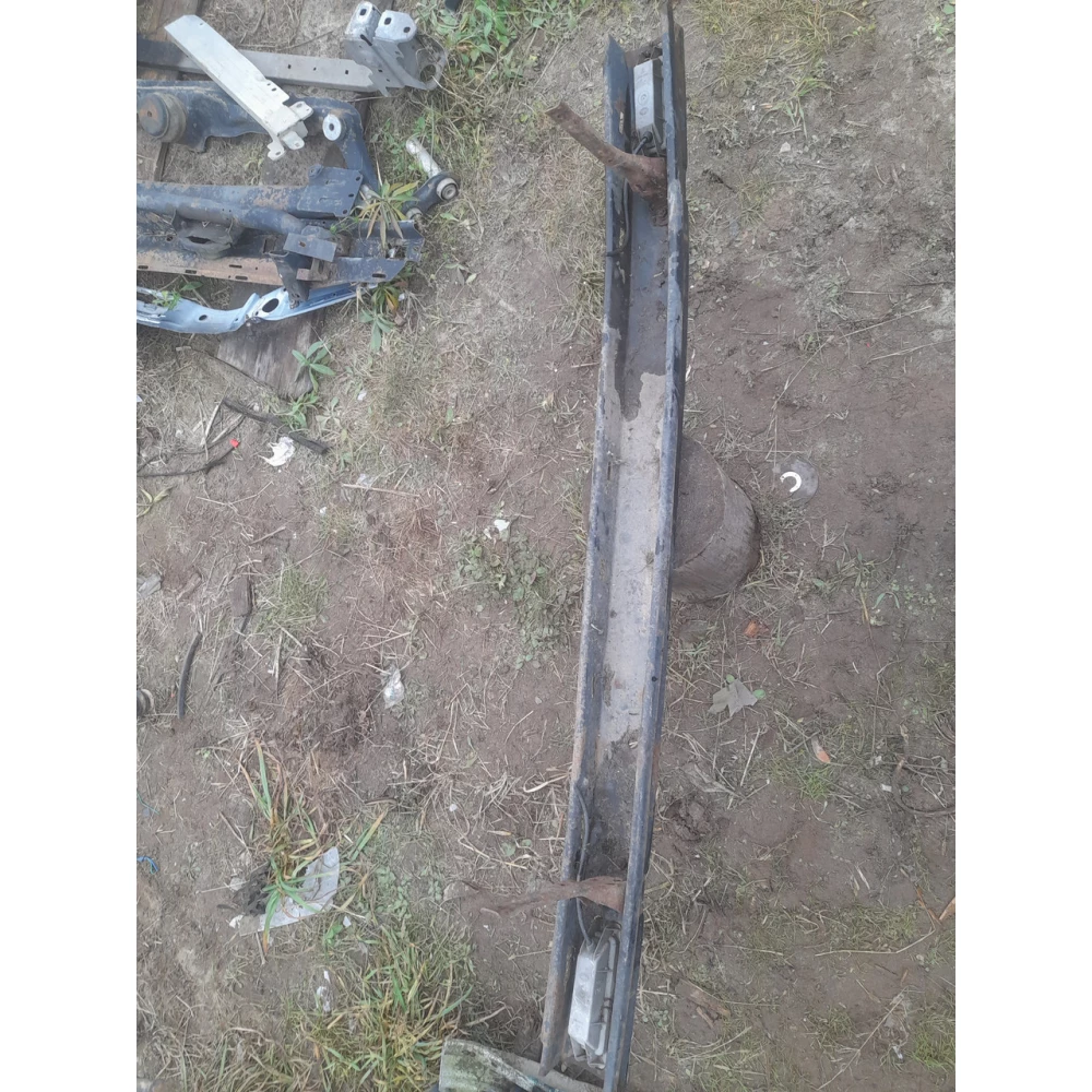 Передний уселитель бампера Vw Passat B2