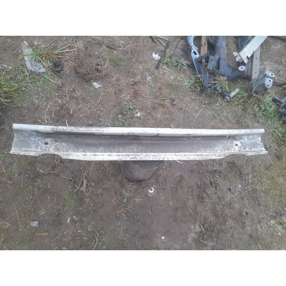 Передний  усилитель  бампера Vw Passat B5