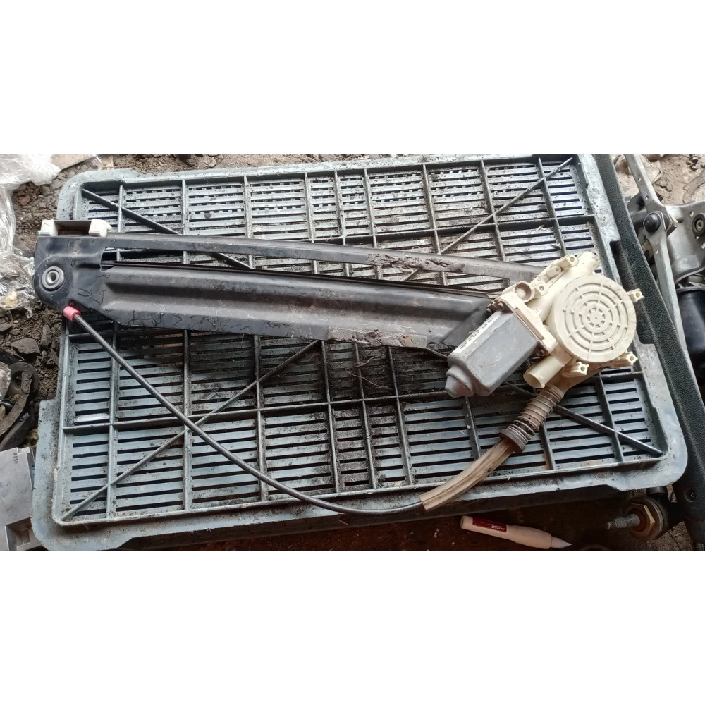 67628360512 передний правий склоподйомник Bmw E39