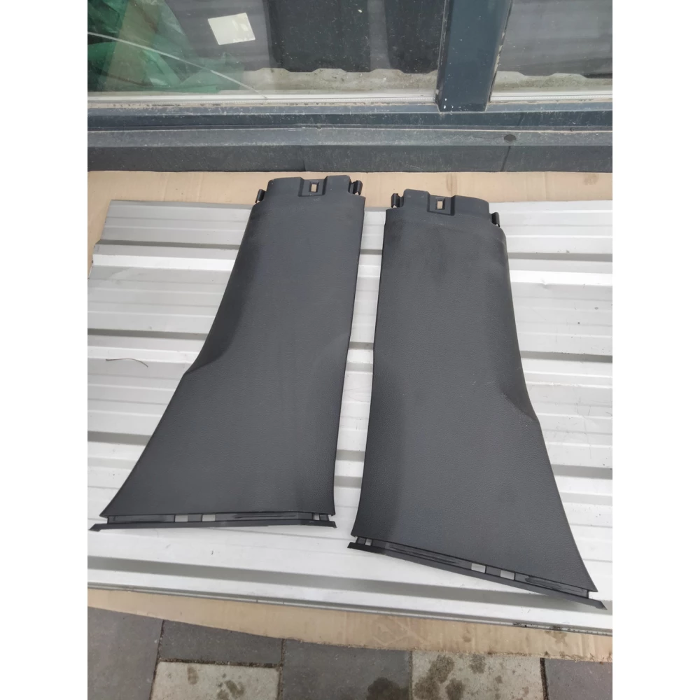 Накладка центральной стойки нижняя правая и левая VW Passat b7 USA 561-867-292