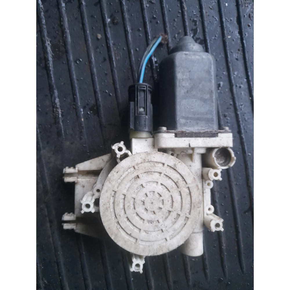 Передний правый стеклоподйомник BMW E39