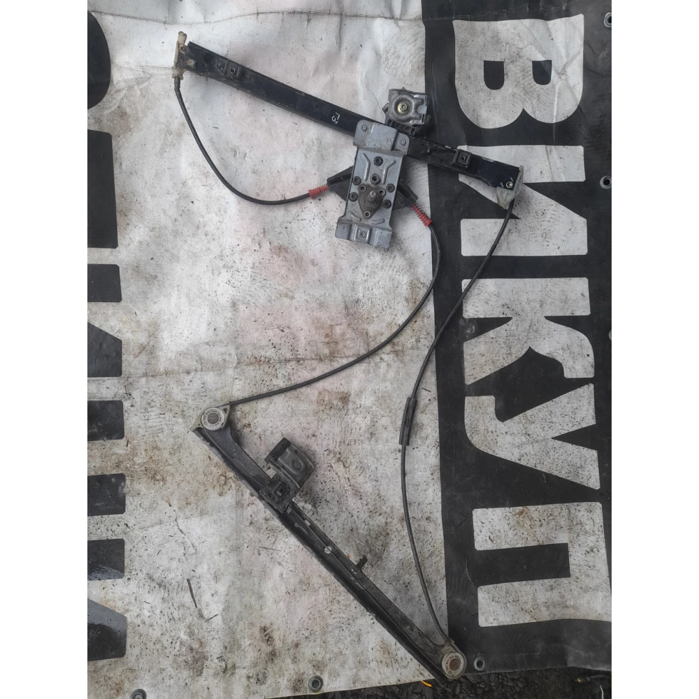 Передний правый стеклоподйомник vw Golf 3