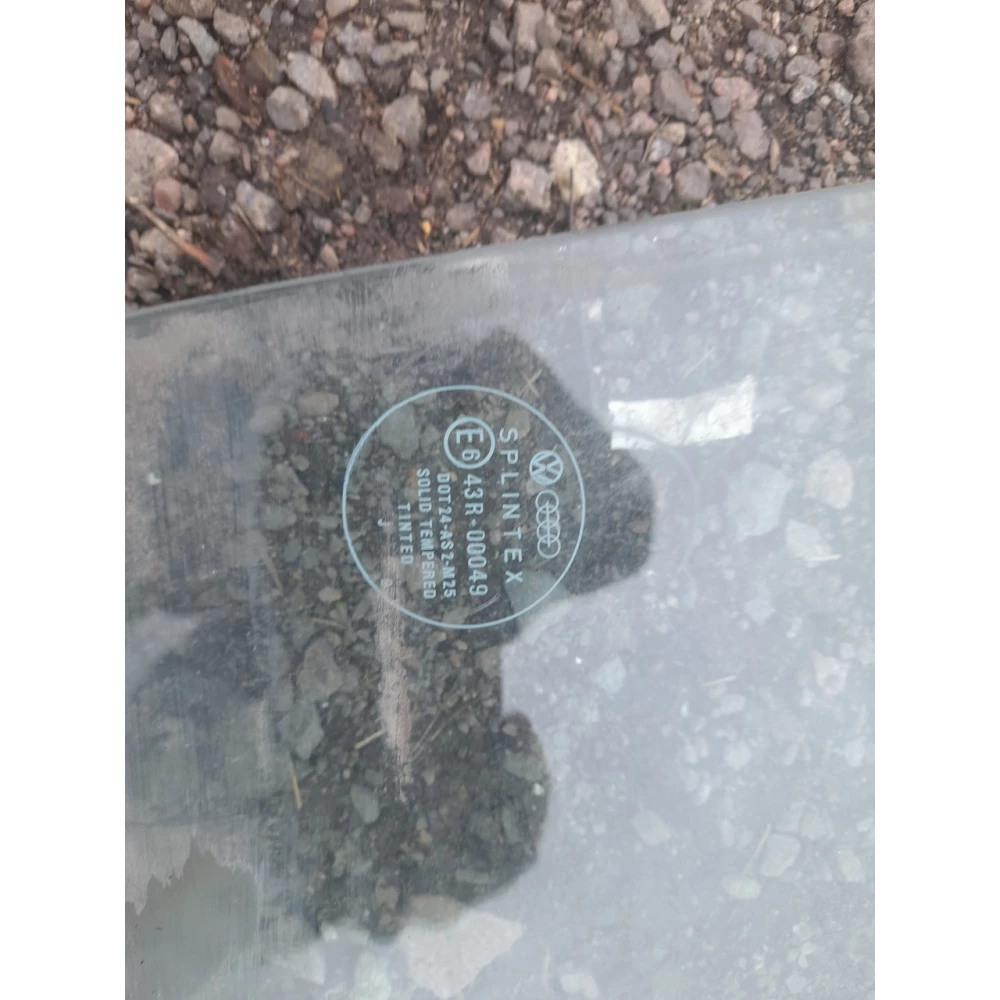 Переднее правое скло Vw Golf 2