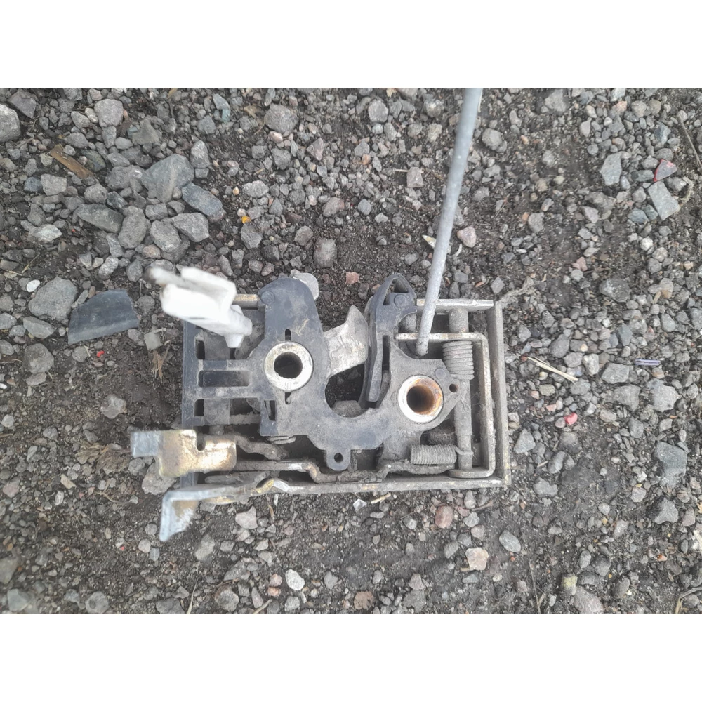 Передний правый замок двери Vw Jetta