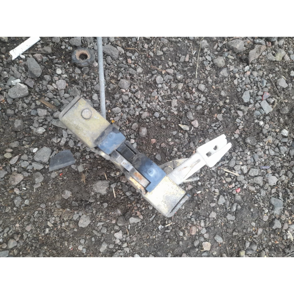 Передний правый замок двери Vw Jetta