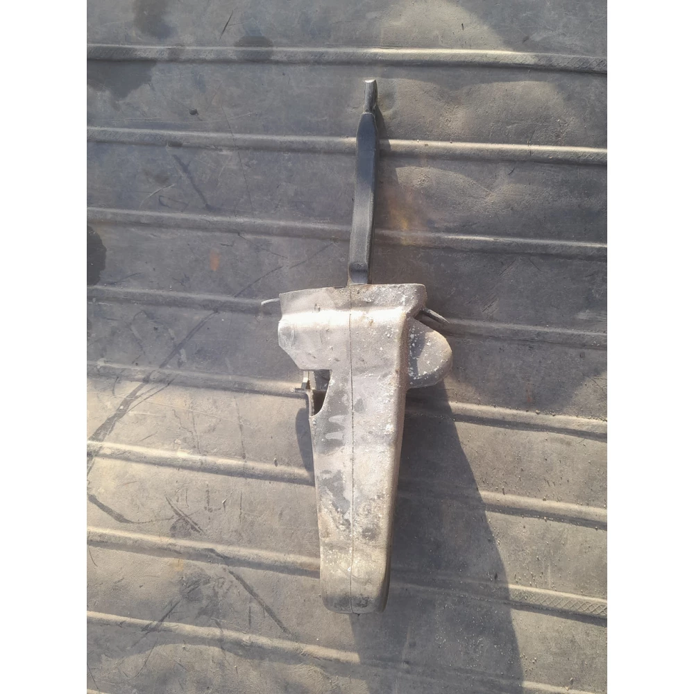 Огранечитель открывания  пепедней правой двери  Bmw E39