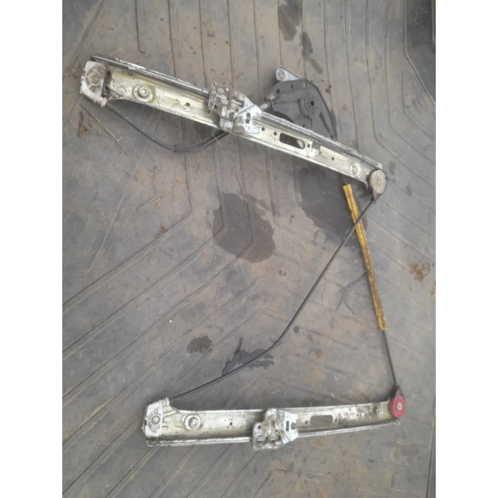 Передний левый стеклоподйомник BMW E46