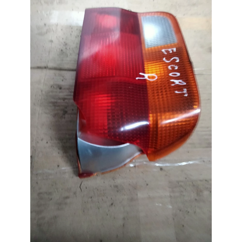 Фонарь задний правый ford escort 3