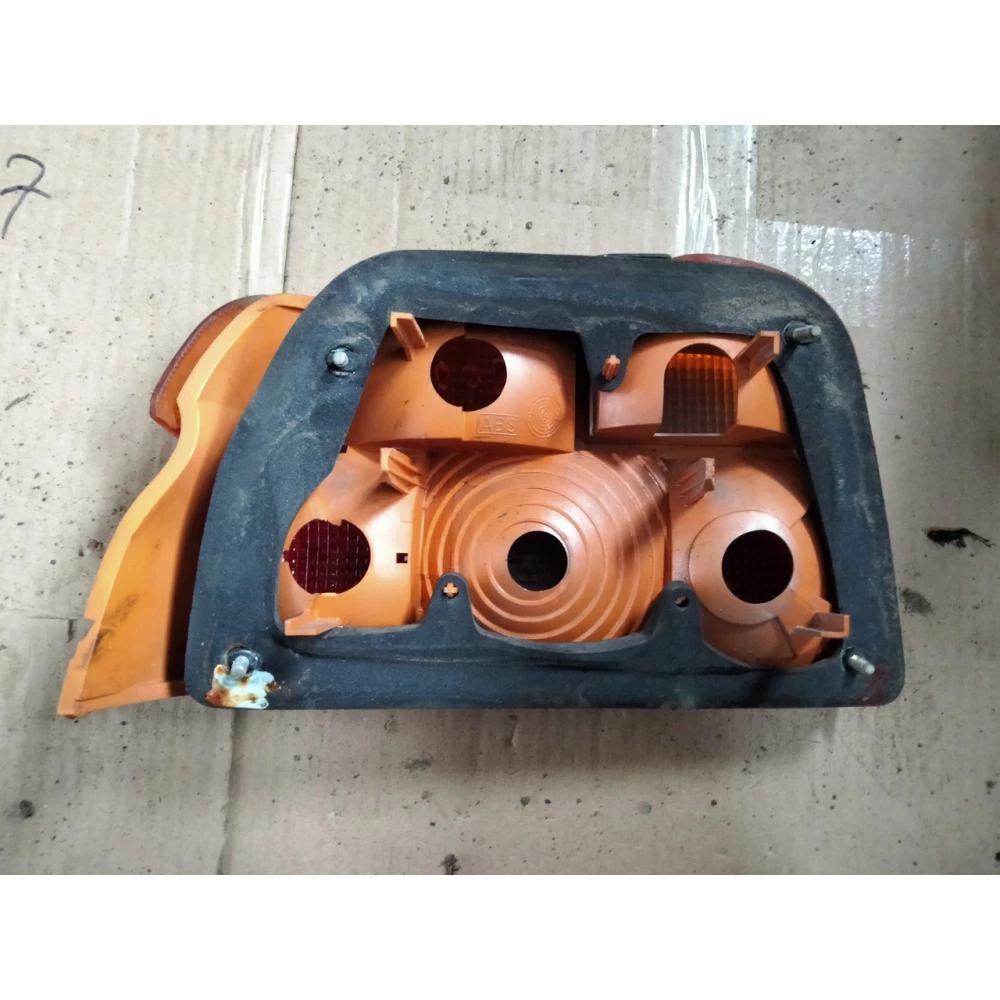 Фонарь задний правый ford escort 3