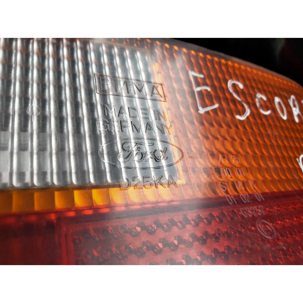 Фонарь задний правый ford escort 3