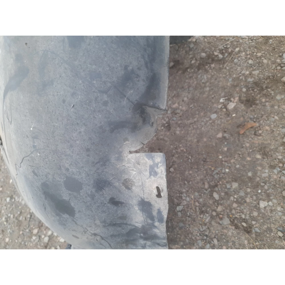 Передний правый  подкрилок Vw Touran