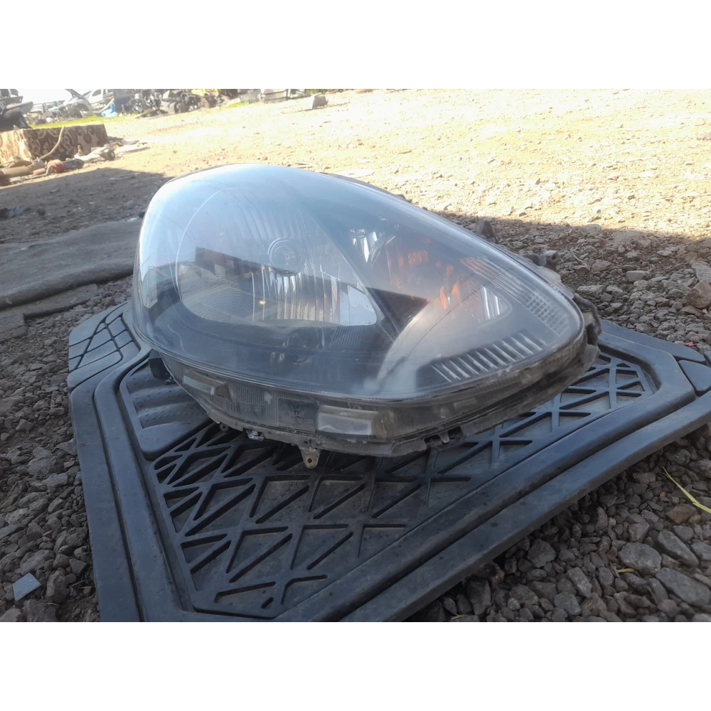 Передняя правая фара Mazda 2  хетчбек 2012