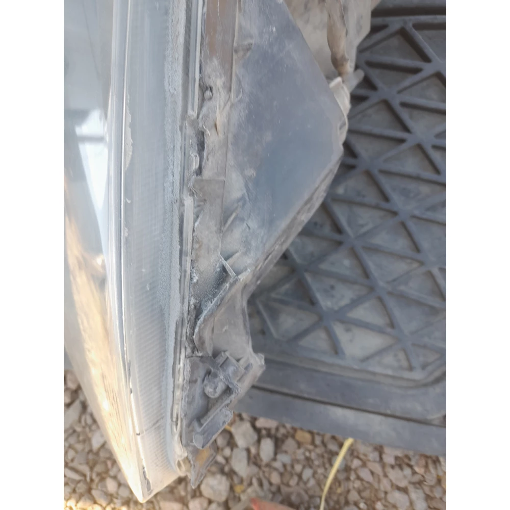 Передняя правая фара Mazda 2  хетчбек 2012