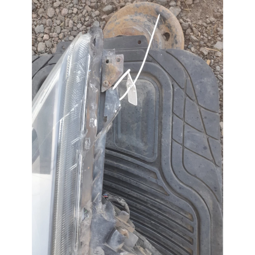 Передняя правая фара Mazda 2  хетчбек 2012