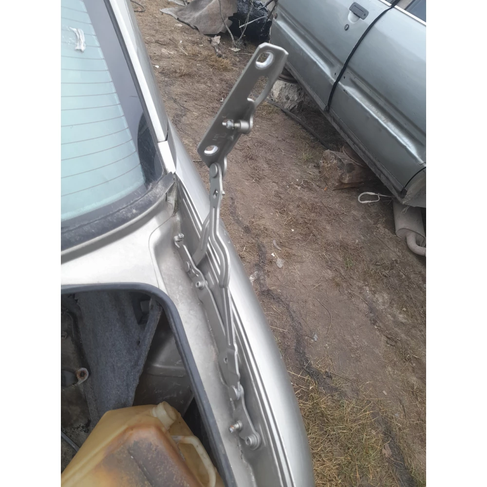 Правая петля багажника Opel Omega B