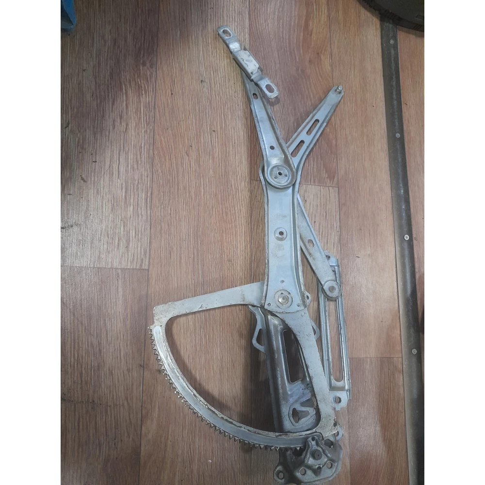 Передний правый стеклоподйомник Opel Astra G