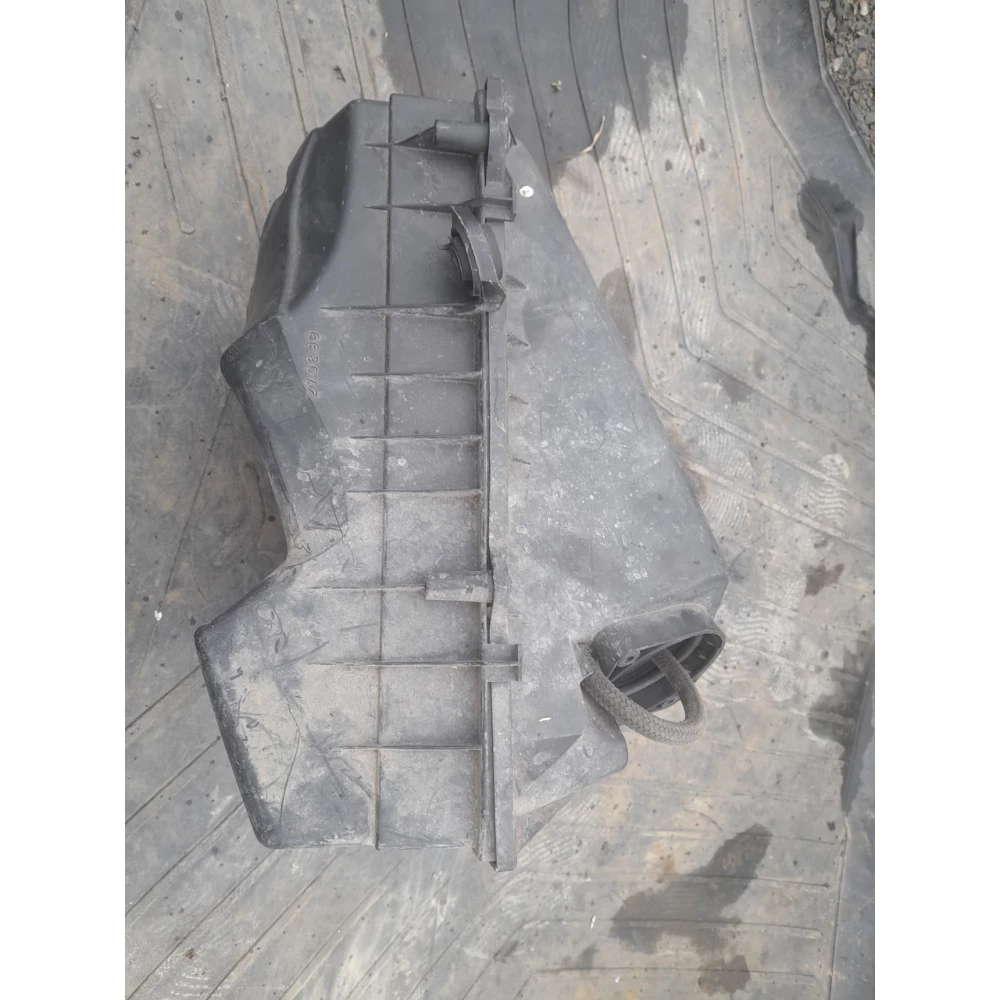 Корпус воздушного фильтра  Vw Golf 4