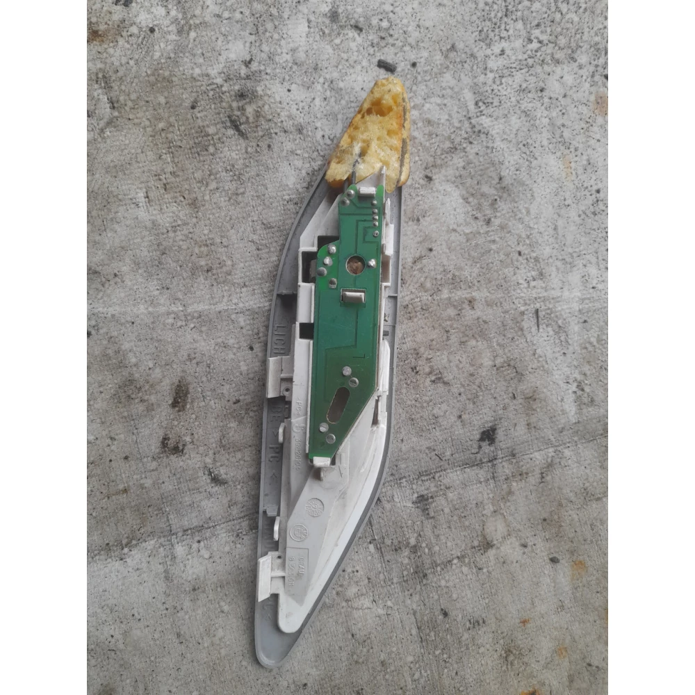 Левый плафон подсветки  Bmw e39