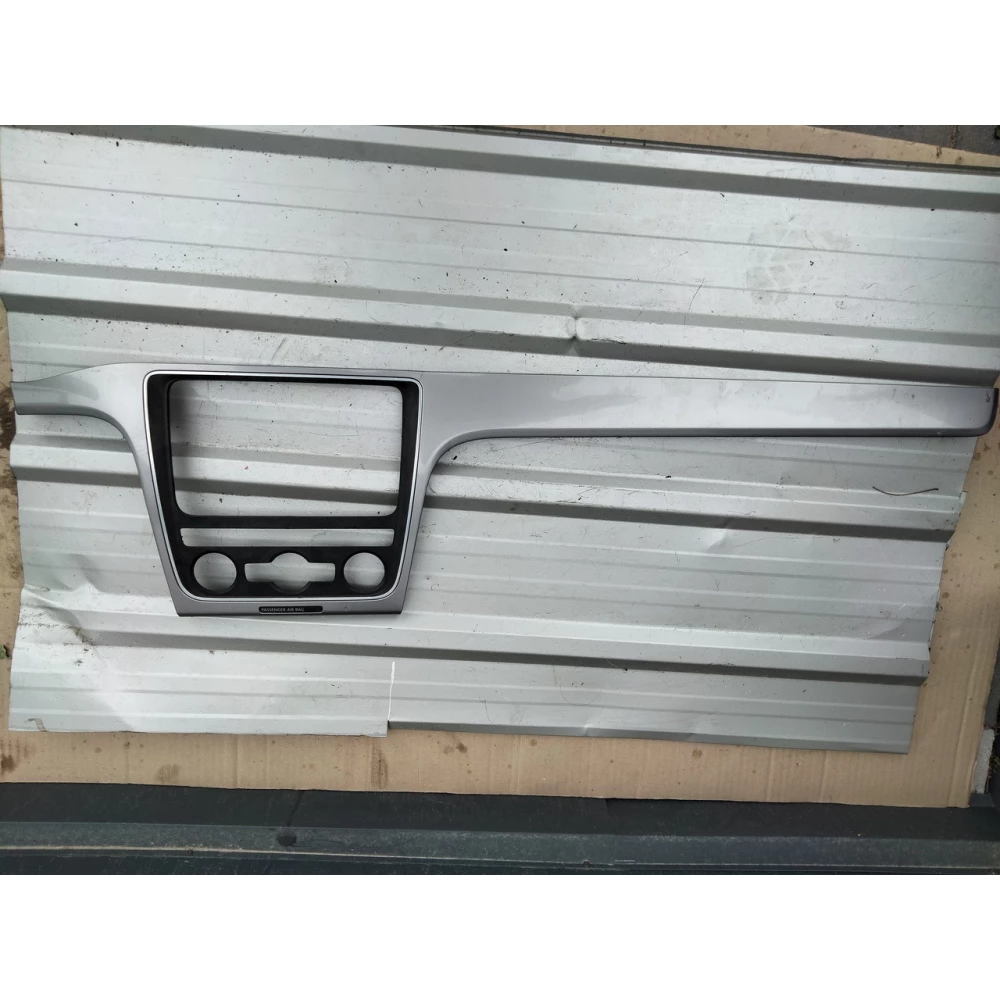 Накладка торпеды центр декор под алюминий VW Passat b7 USA 561-858-336 , 561-857-212-B