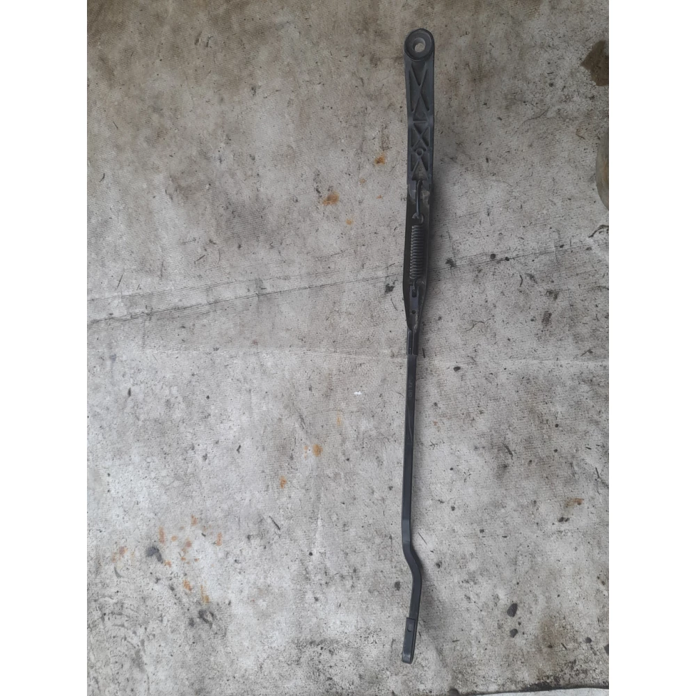 Правый  дворник  Volvo V40