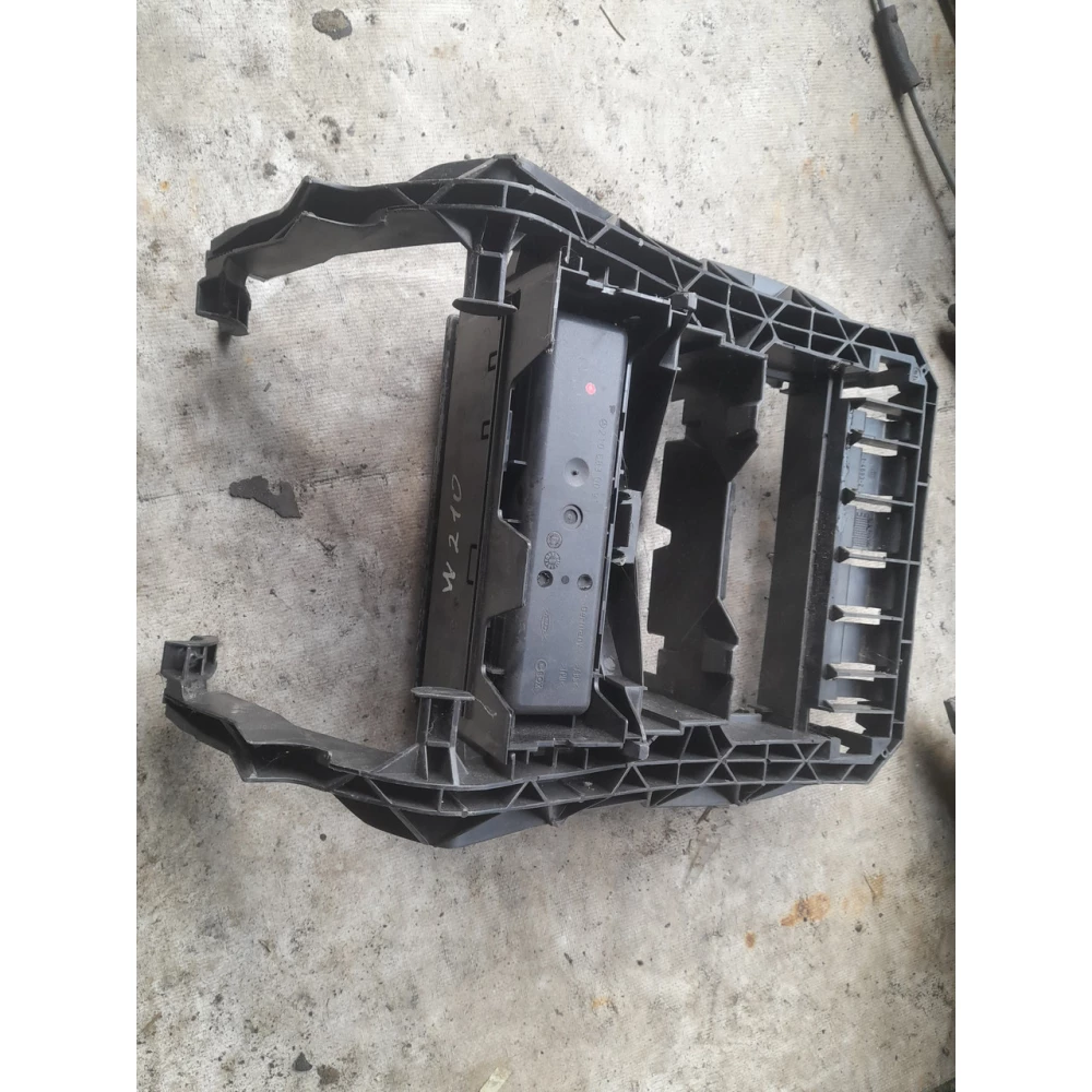 Рамка магнитоли Mercedes-Benz w210