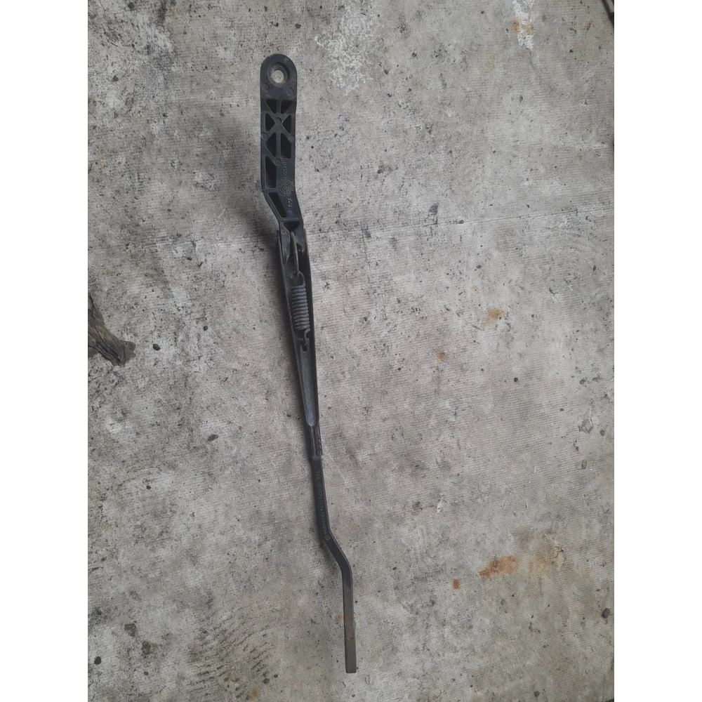 Левый дворник Vw Passat B4