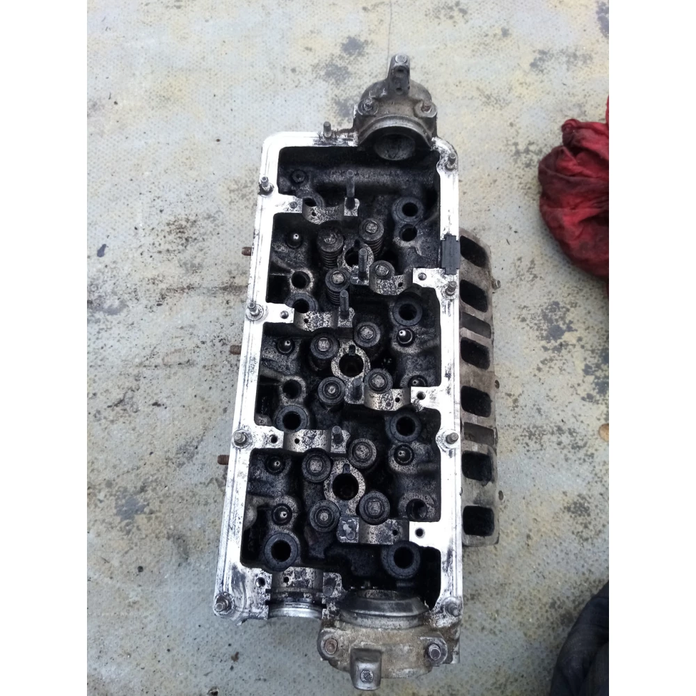 Головка блока AUDI A6C5 2.5 правая 059103373D