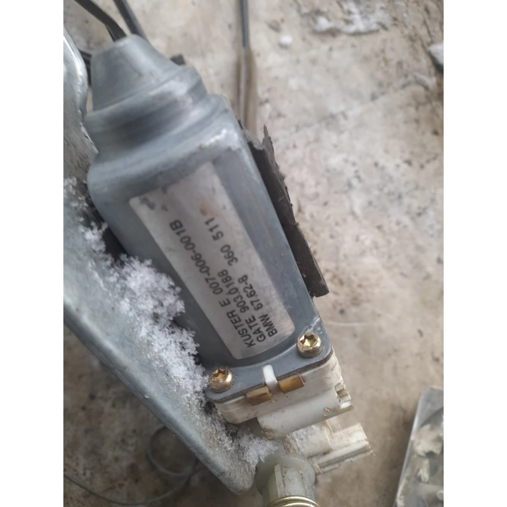 Левый стеклоподйомник BMW E39