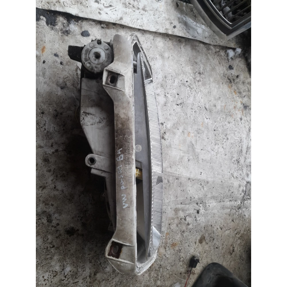 Корпус левой фари Vw Passat B4