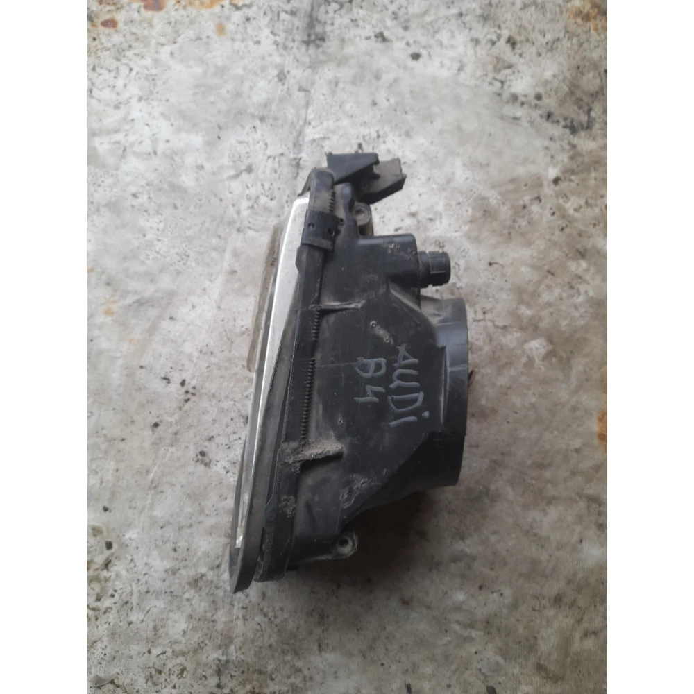 Корпус правой фары Ауди 80 б4