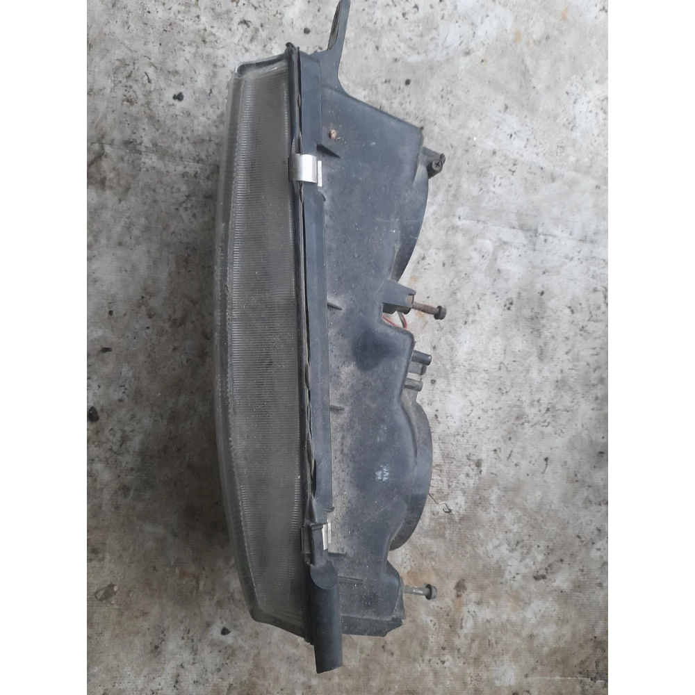 Права фара Mitsubishi Lancer GLX