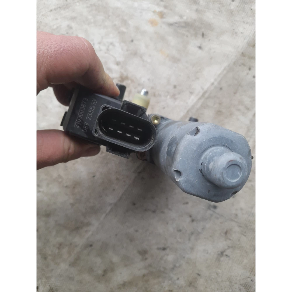 Правый  моторчик стеклоподйомника Ауди а6с5