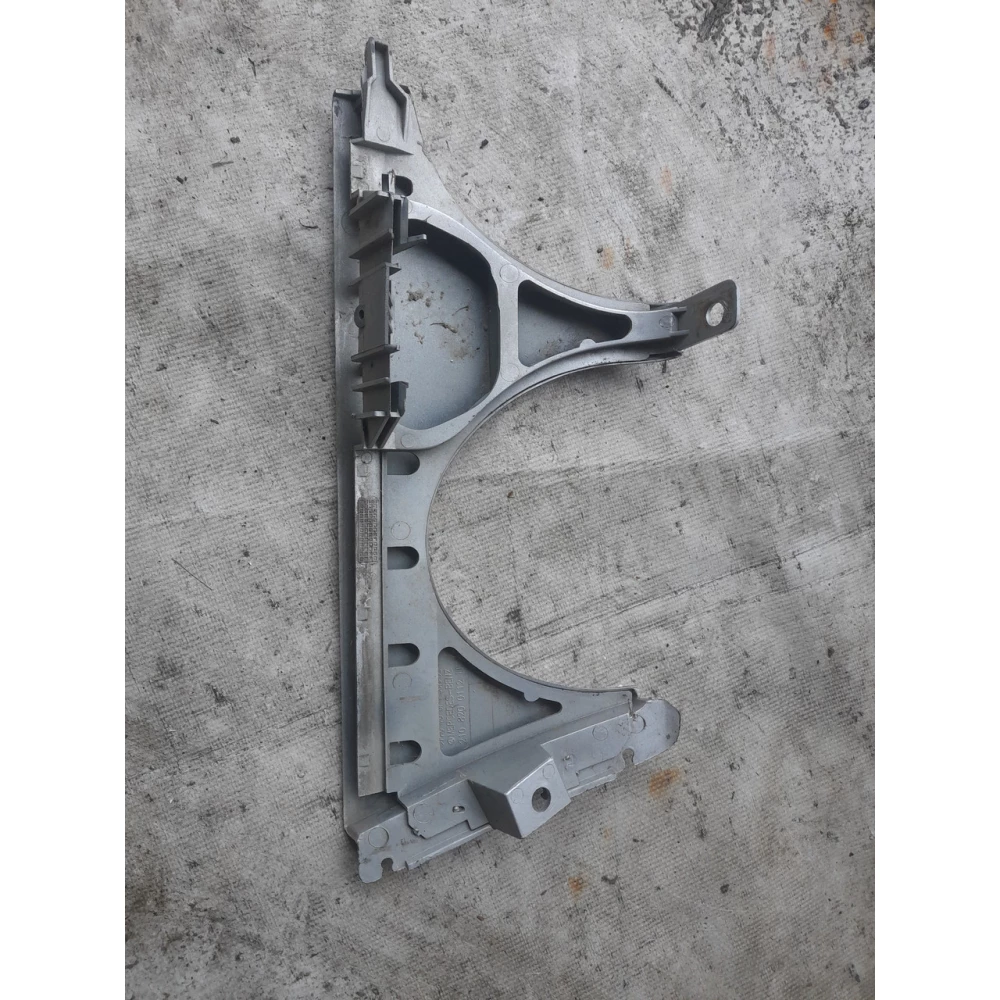 Левая ресничка фари  Mercedes-Benz w210