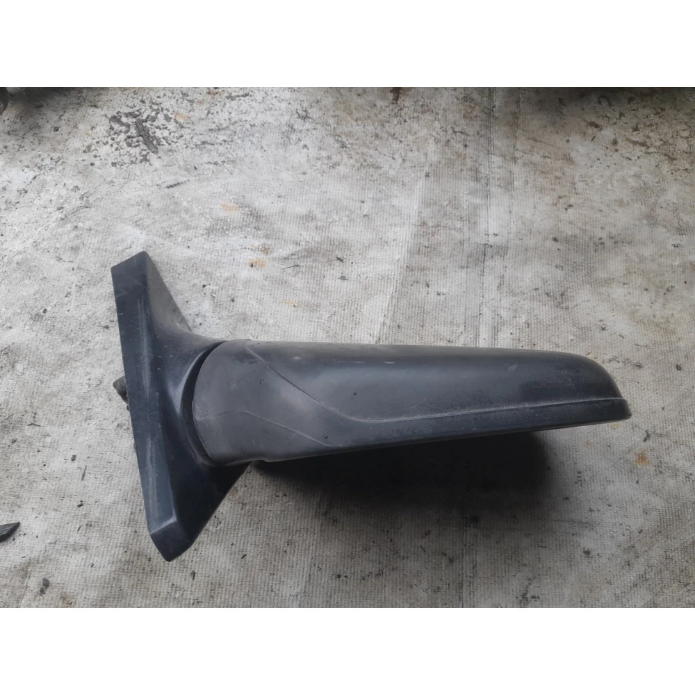 Правое дзеркало заднего вида Mazda 626