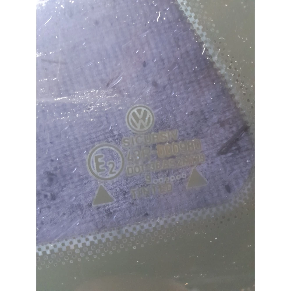 Заднее левое скло Vw Golf 4