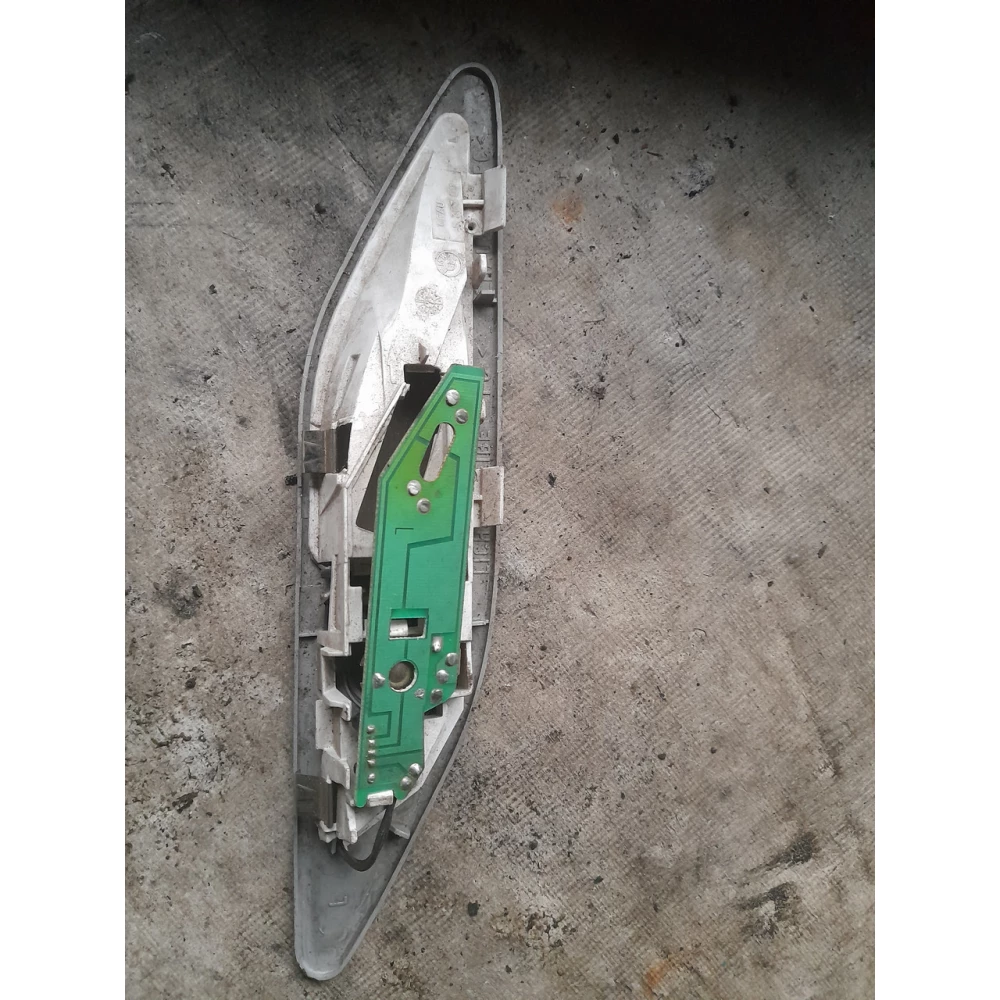 Левый плафон подсветки салона Bmw E39