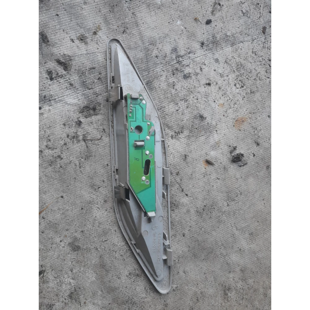 Правый плафон салона Bmw E39 8363608