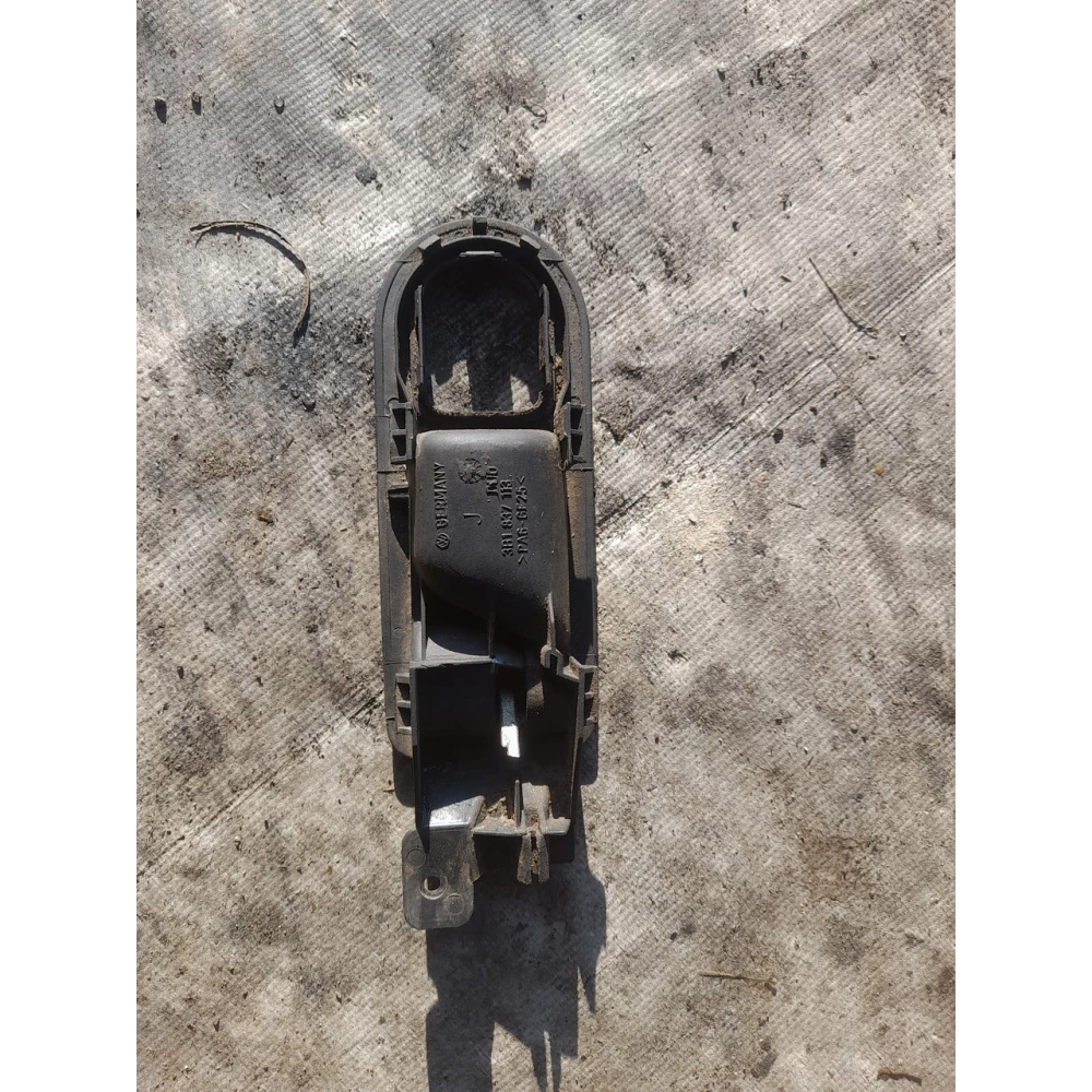 Левая ручка двери Vw Passat B5