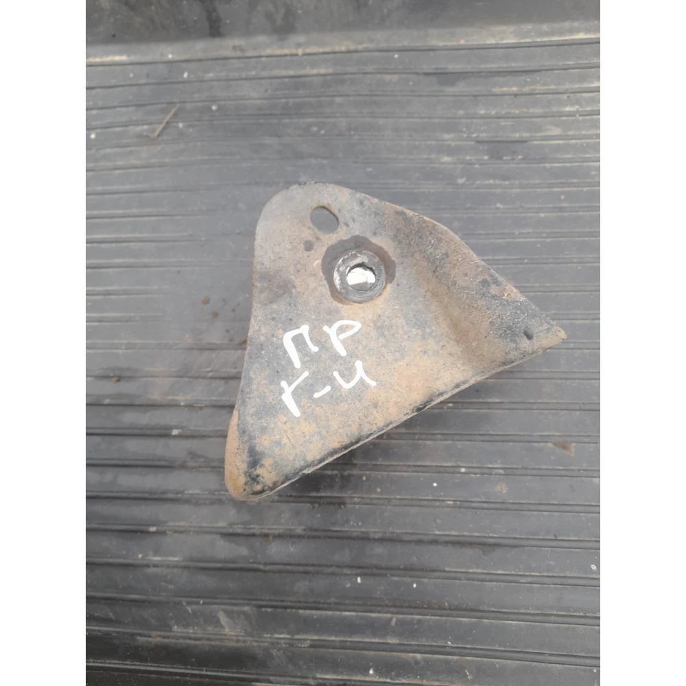 Правый кронштейн крепления задней балки Vw Golf 4 универсал