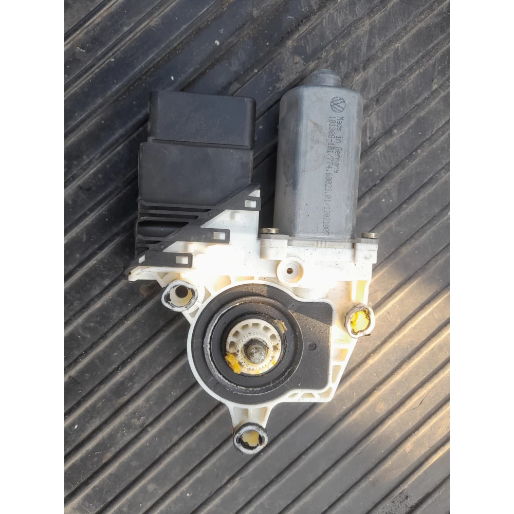 1j4959812c  задний правый  моторчик стеклоподйомника Vw Golf 4